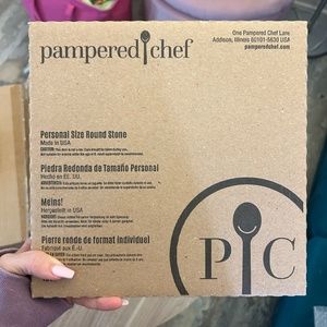 NIB Pampered Chef Personal Round Stone